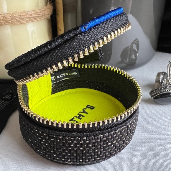 ROTHY’S ‘The Round Pouch” in Black and Gold - Picture 8 of 11